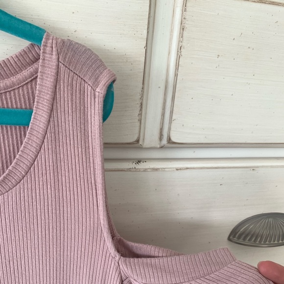 Cold shoulder top - Picture 2 of 3